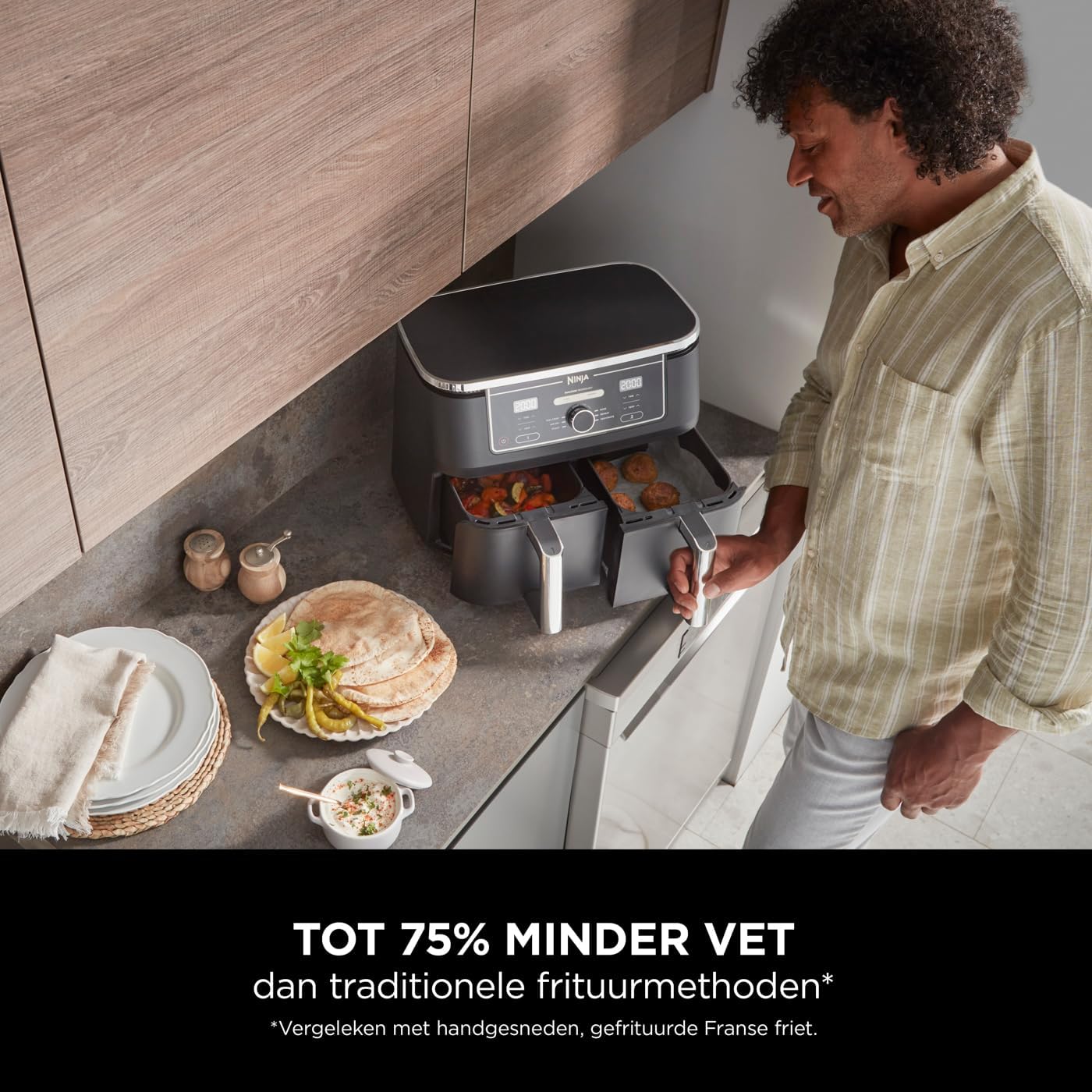 Ninja Foodi MAX Dual Zone Digitale Airfryer, 2 Laden, 9,5L, 6-in-1, Olievrij, Airfryen, Max Crisp, Braden, Bakken, Drogen, 8 Porties, Vaatwasmachinebestendige Manden Met Anti-aanbaklaag, Zwart AF400EU